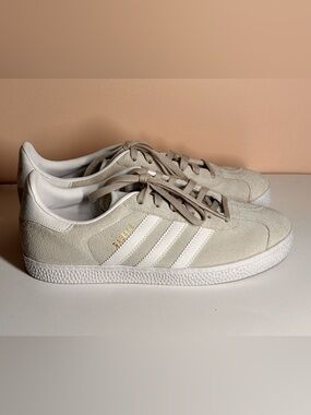 Adidas Gazelle Light Tan Suede Sneakers Youth Sz 4.5